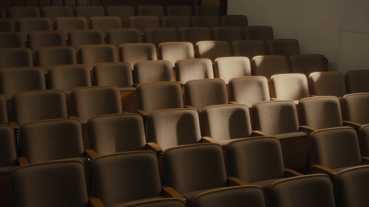 古い映画館の座席のイメージ